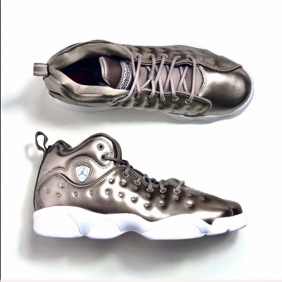 Jordan Shoes - Just In NWT Retro Jordan Jumpman Team 11 SE GS